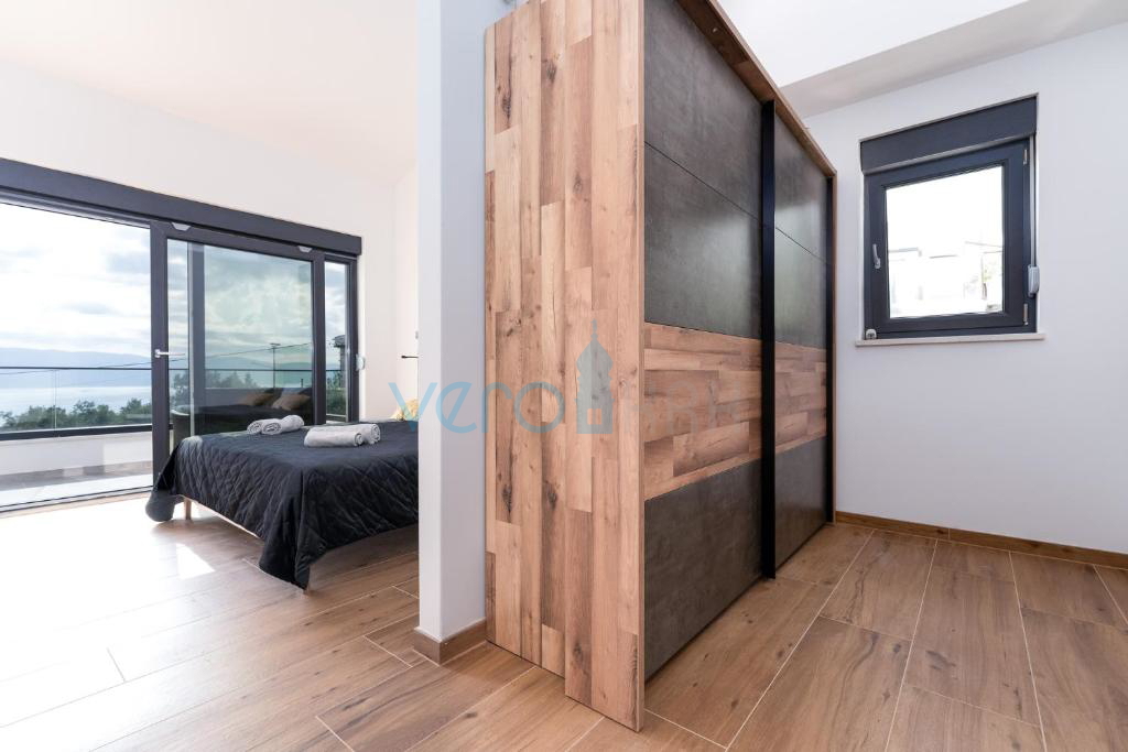 Vrbnik, okolica, dvojček, novogradnja, razgled, bazen, prodamo