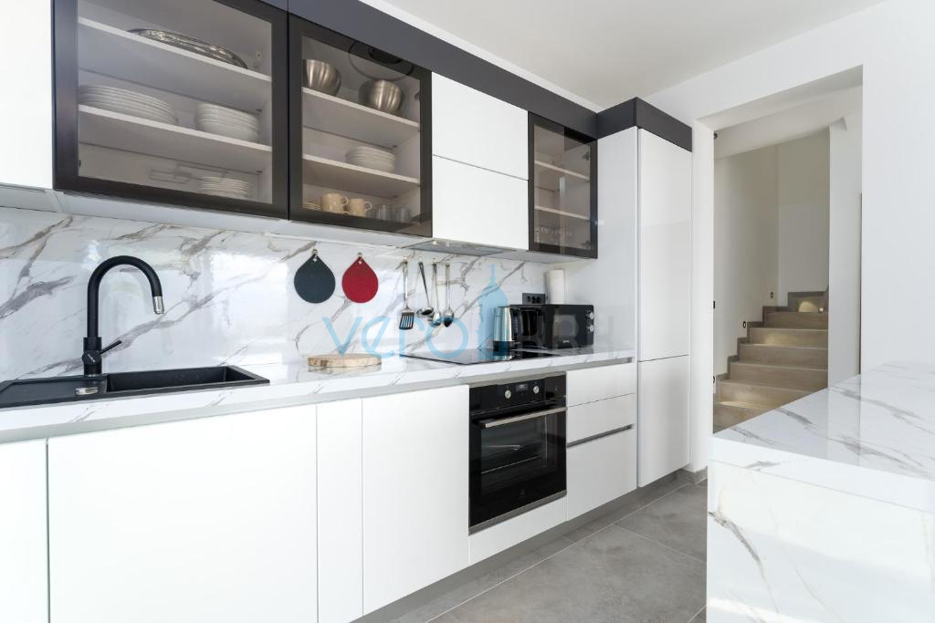 Vrbnik, okolica, dvojček, novogradnja, razgled, bazen, prodamo