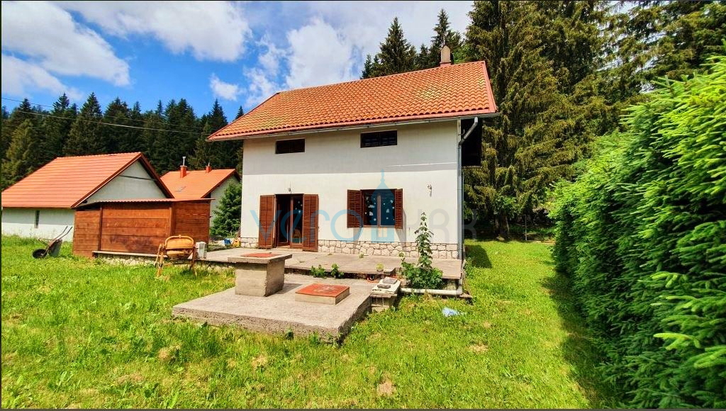 Gorski kotar, Mrkopalj, okolica, samostojna družinska hiša 190 m2 in 830 m2 zemljišča, prodaja