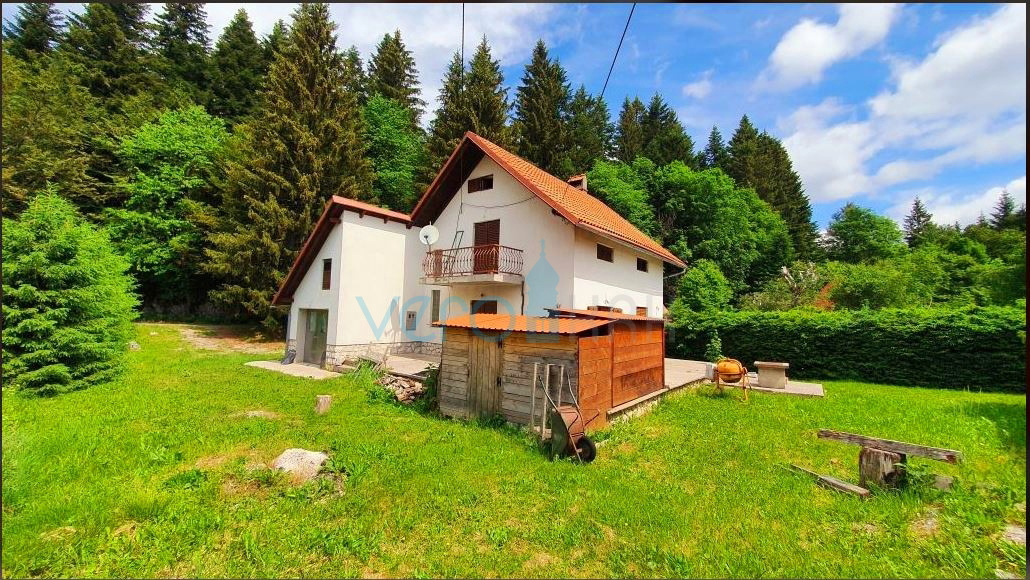 Gorski kotar, Mrkopalj, okolica, samostojna družinska hiša 190 m2 in 830 m2 zemljišča, prodaja