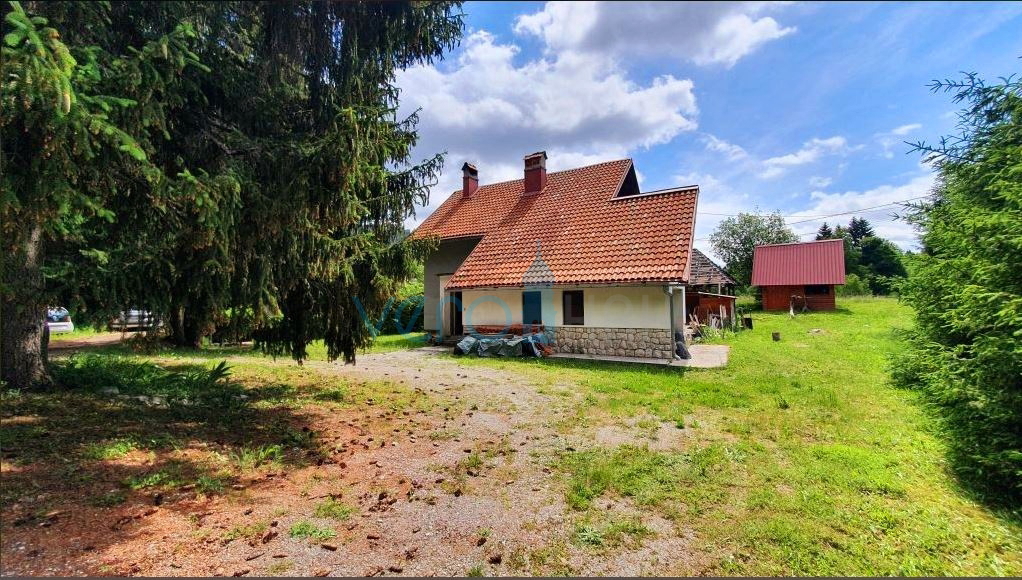 Gorski kotar, Mrkopalj, okolica, samostojna družinska hiša 190 m2 in 830 m2 zemljišča, prodaja