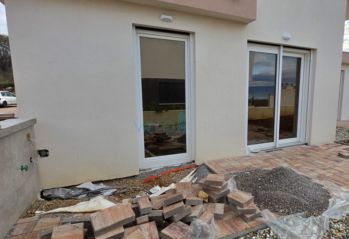 Otok Krk, Njivice, stanovanje v pritličju 40 m2, terasa, razgled, prodaja