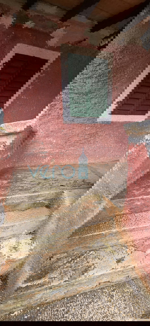 Istra, Oprtalj, posest 2735 m2, štiri hiše z zemljiščem, prodaja