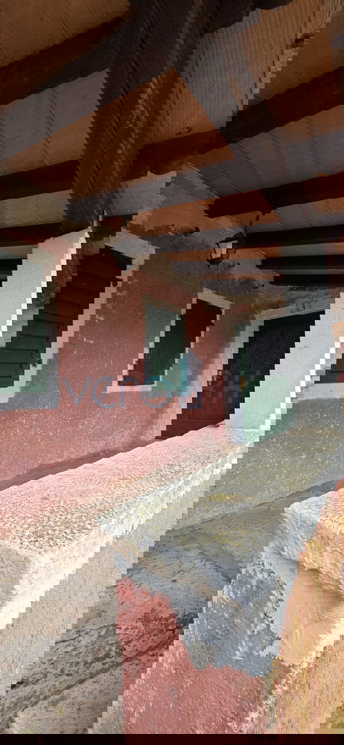 Istra, Oprtalj, posest 2735 m2, štiri hiše z zemljiščem, prodaja