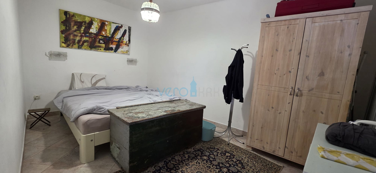 Istra, Oprtalj, posest 2735 m2, štiri hiše z zemljiščem, prodaja