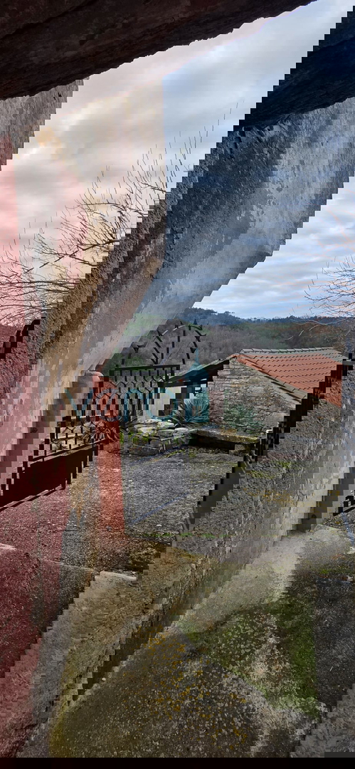 Istra, Oprtalj, posest 2735 m2, štiri hiše z zemljiščem, prodaja