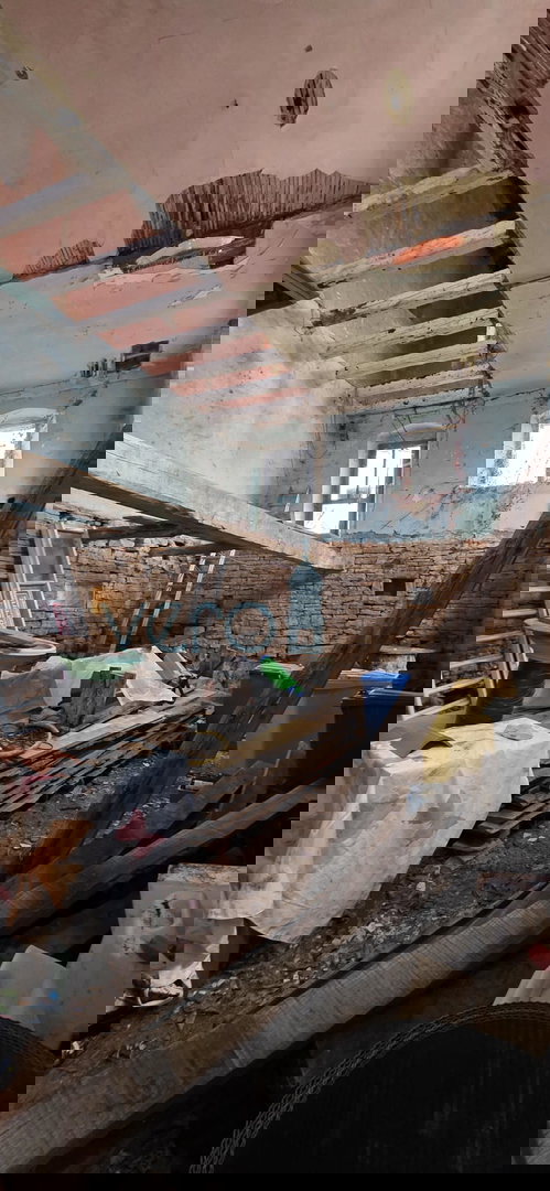 Istra, Oprtalj, posest 2735 m2, štiri hiše z zemljiščem, prodaja