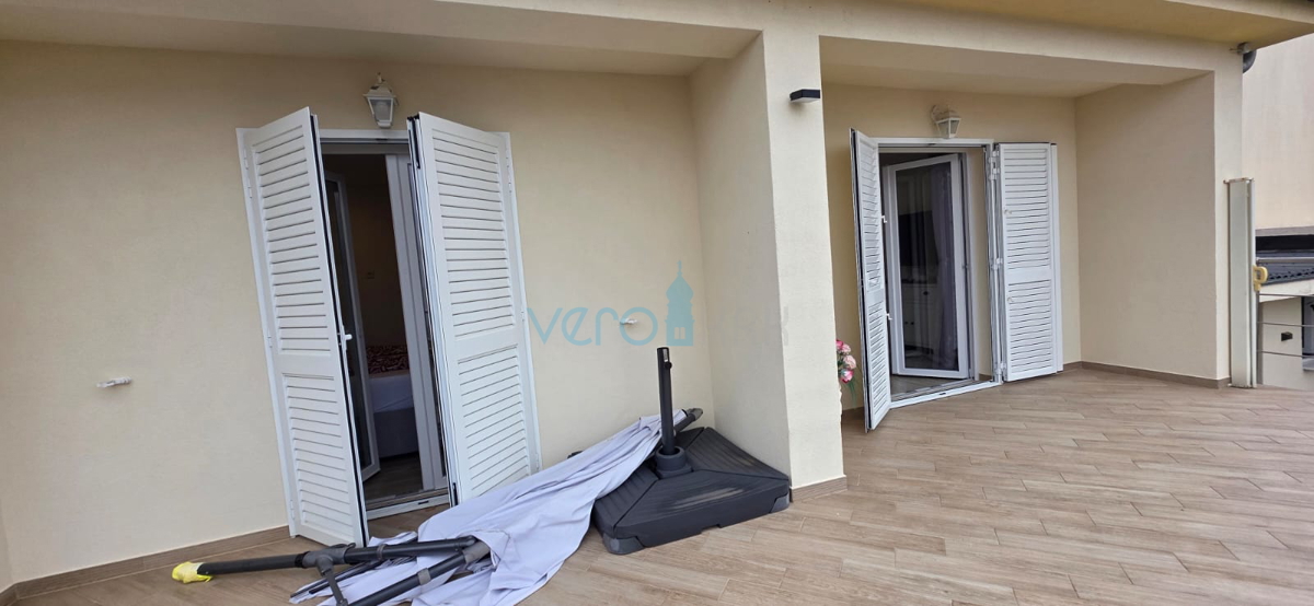 Uvala Soline, otok Krk, samostojna hiša, razgled, zemljišče, 70 m do morja, masažna kad, prodaja