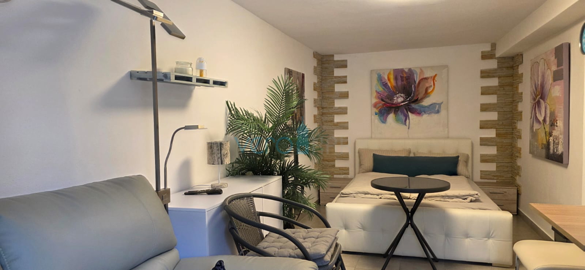 Uvala Soline, otok Krk, samostojna hiša, razgled, zemljišče, 70 m do morja, masažna kad, prodaja