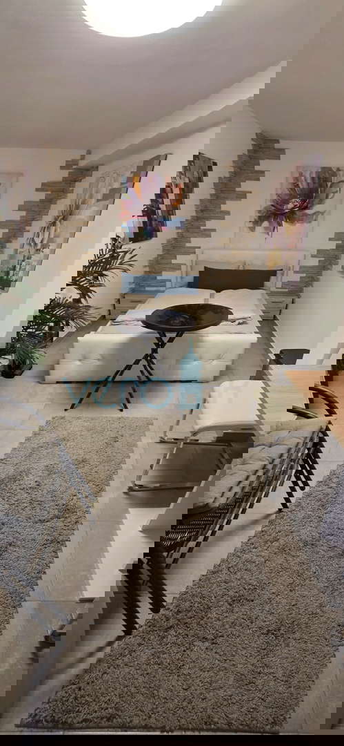 Uvala Soline, otok Krk, samostojna hiša, razgled, zemljišče, 70 m do morja, masažna kad, prodaja