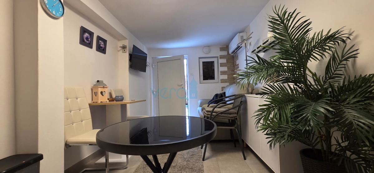 Uvala Soline, otok Krk, samostojna hiša, razgled, zemljišče, 70 m do morja, masažna kad, prodaja