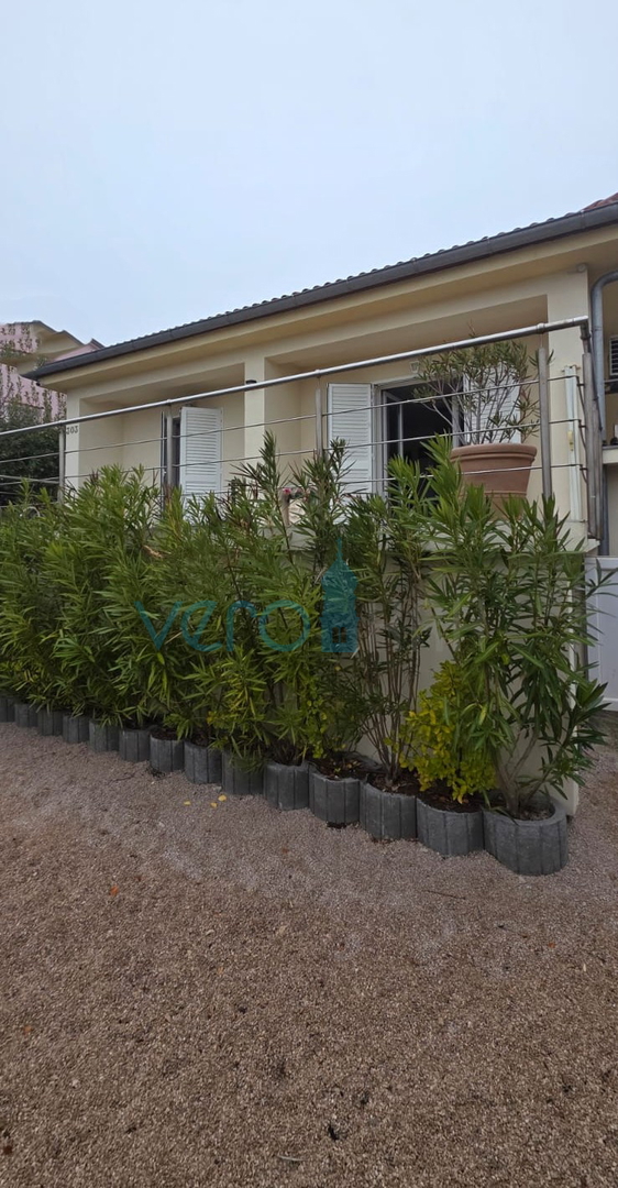 Uvala Soline, otok Krk, samostojna hiša, razgled, zemljišče, 70 m do morja, masažna kad, prodaja