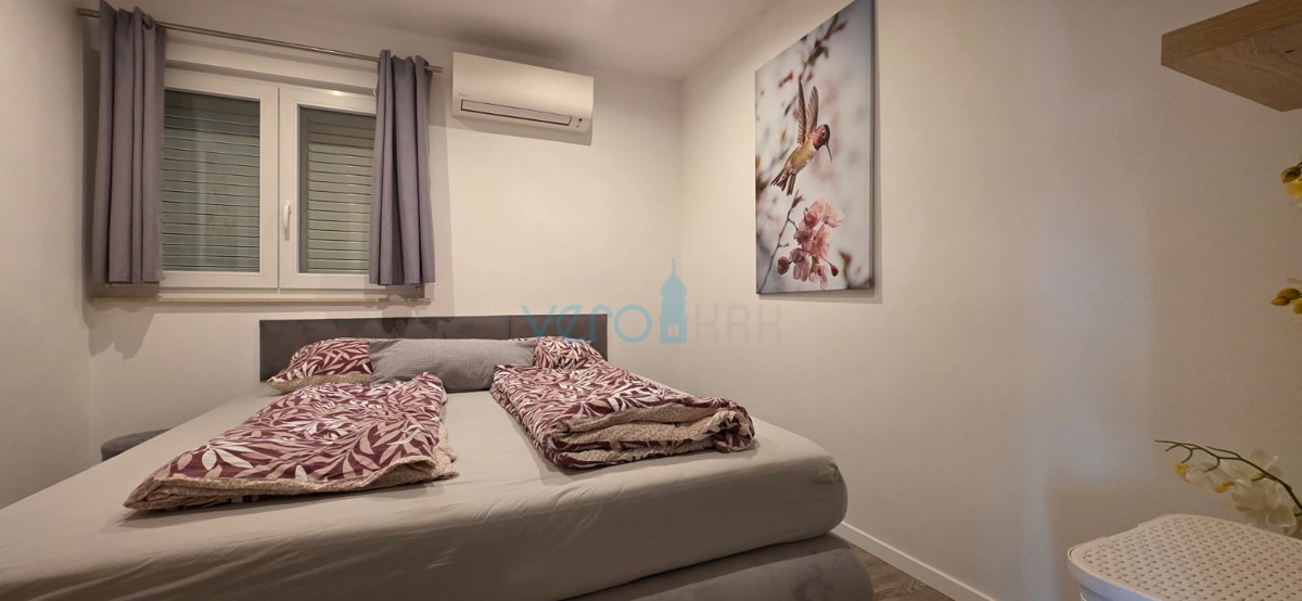 Uvala Soline, otok Krk, samostojna hiša, razgled, zemljišče, 70 m do morja, masažna kad, prodaja