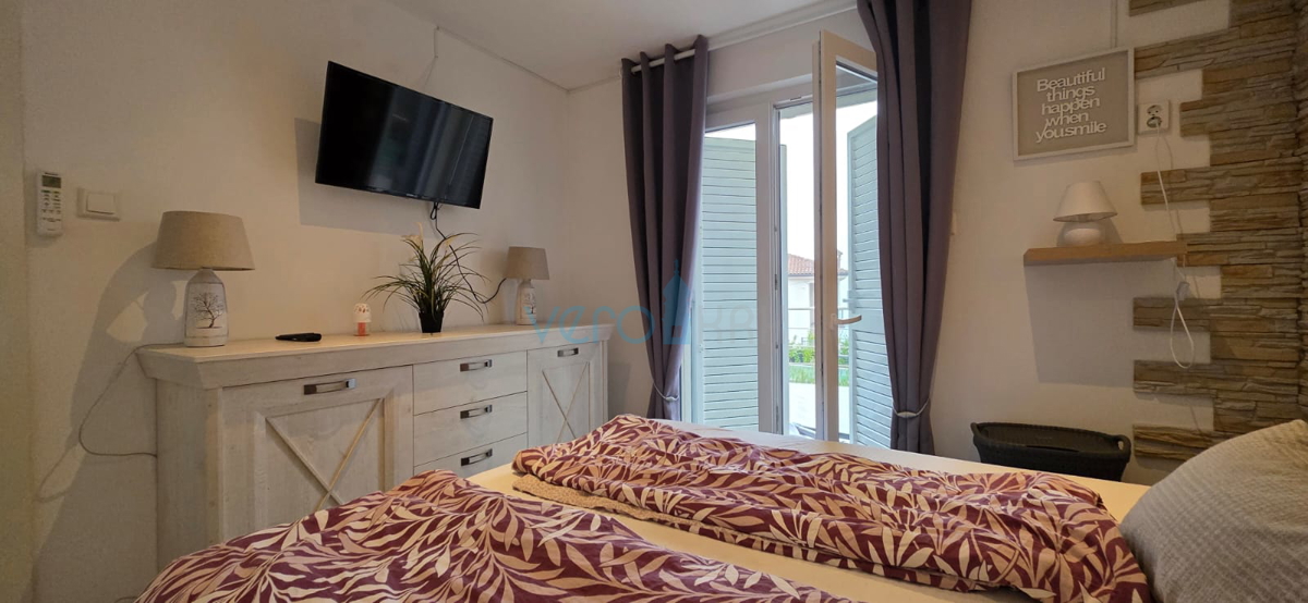 Uvala Soline, otok Krk, samostojna hiša, razgled, zemljišče, 70 m do morja, masažna kad, prodaja