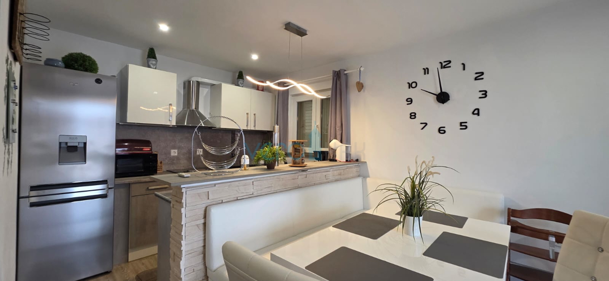 Uvala Soline, otok Krk, samostojna hiša, razgled, zemljišče, 70 m do morja, masažna kad, prodaja