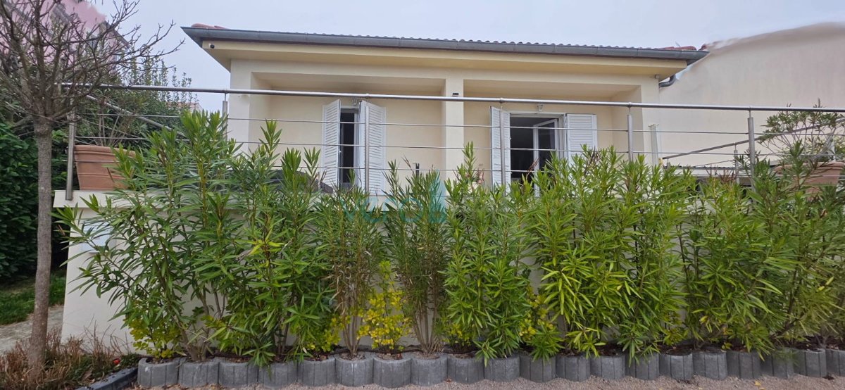 Uvala Soline, otok Krk, samostojna hiša, razgled, zemljišče, 70 m do morja, masažna kad, prodaja