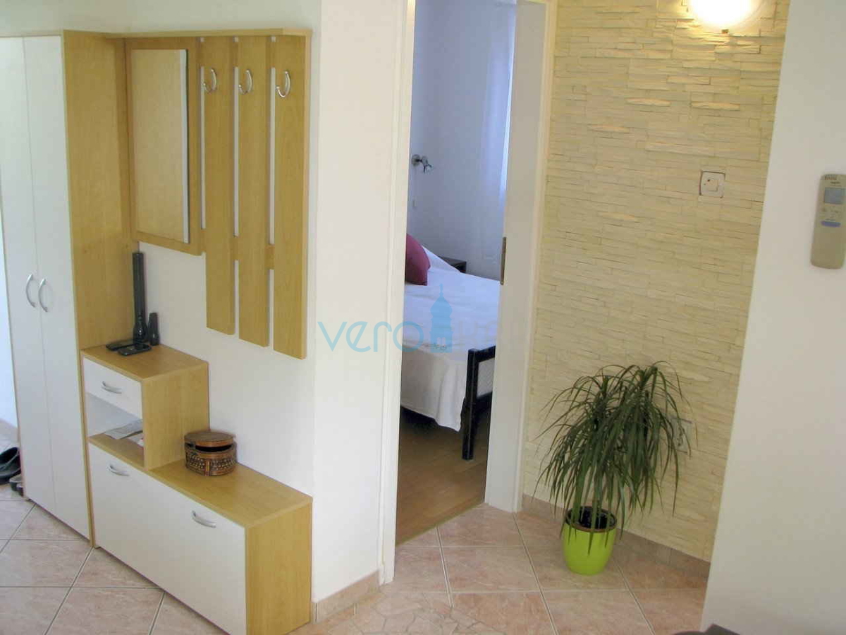 Otok Krk, okolica, lepa hiša z bazenom in urejenim vrtom