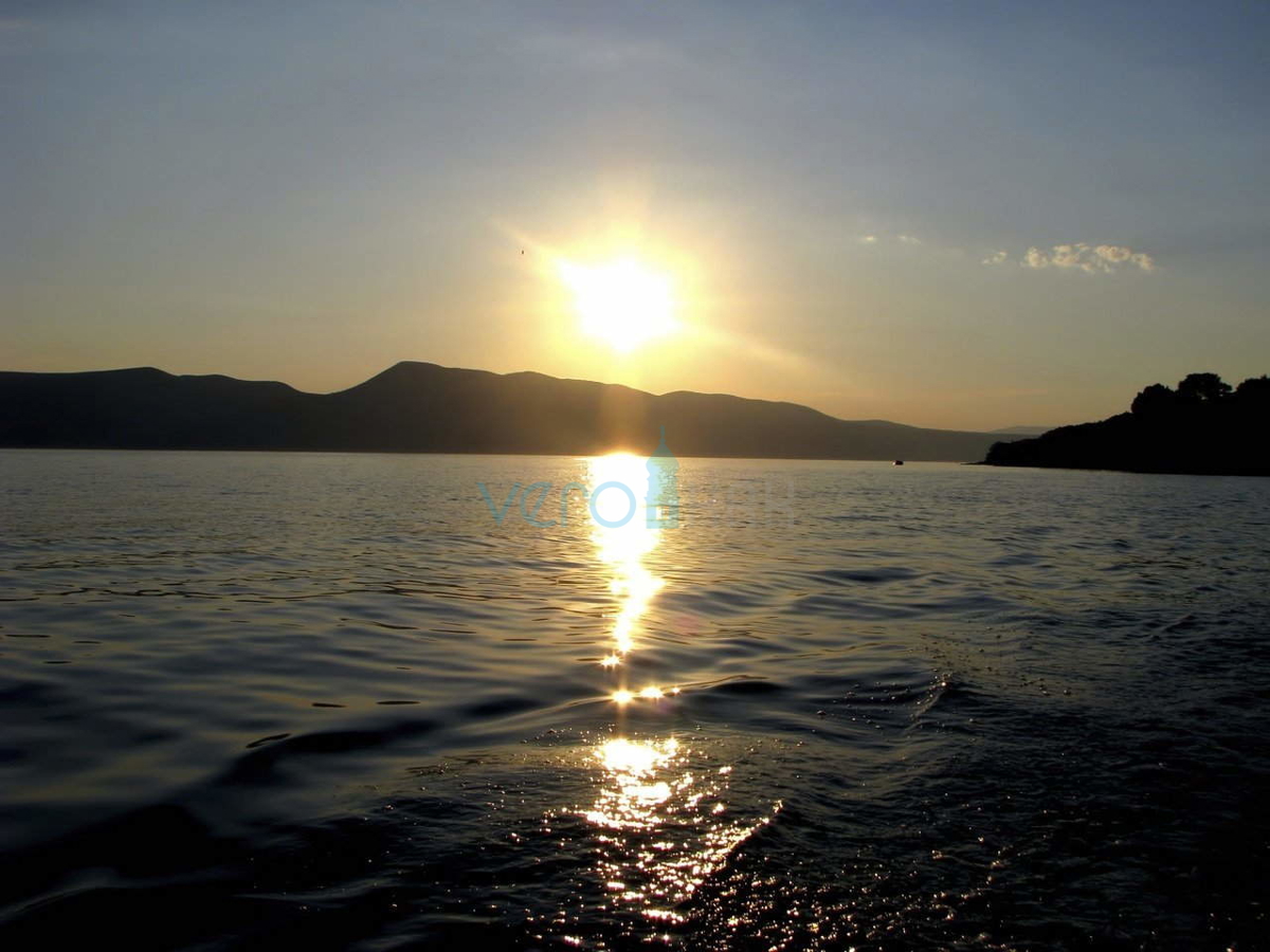 Otok Krk, okolica, lepa hiša z bazenom in urejenim vrtom