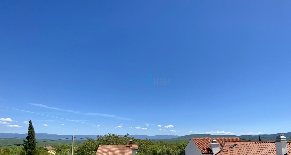Otok Krk, mesto Krk, širša okolica, dvojna hiša v novogradnji s bazenom, zemljišče, prodaja