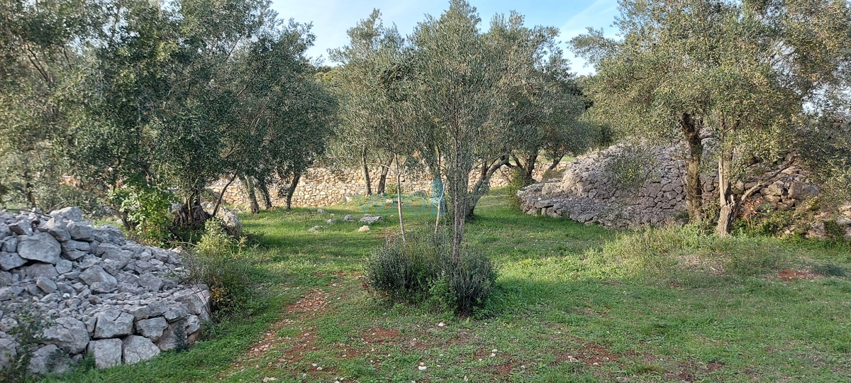 Mesto Krk, gradbeno zemljišče 150 m od morja za turistično-gostinske namene, prodaja