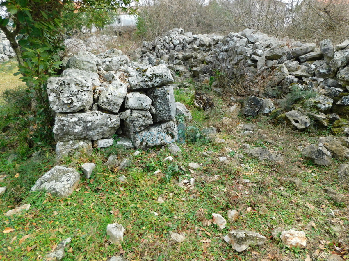 Otok Krk, Dobrinj, stara hiša za obnovo, prodamo
