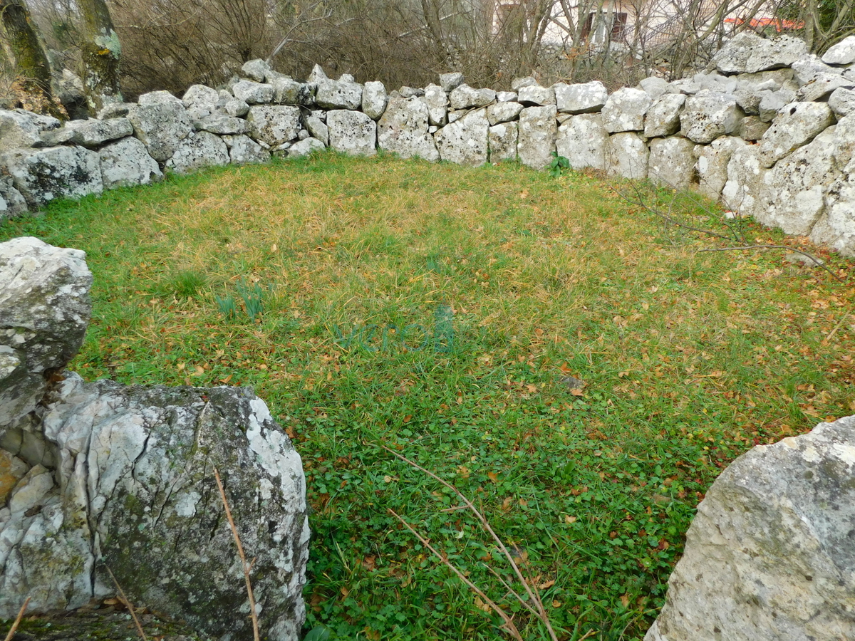 Otok Krk, Dobrinj, stara hiša za obnovo, prodamo
