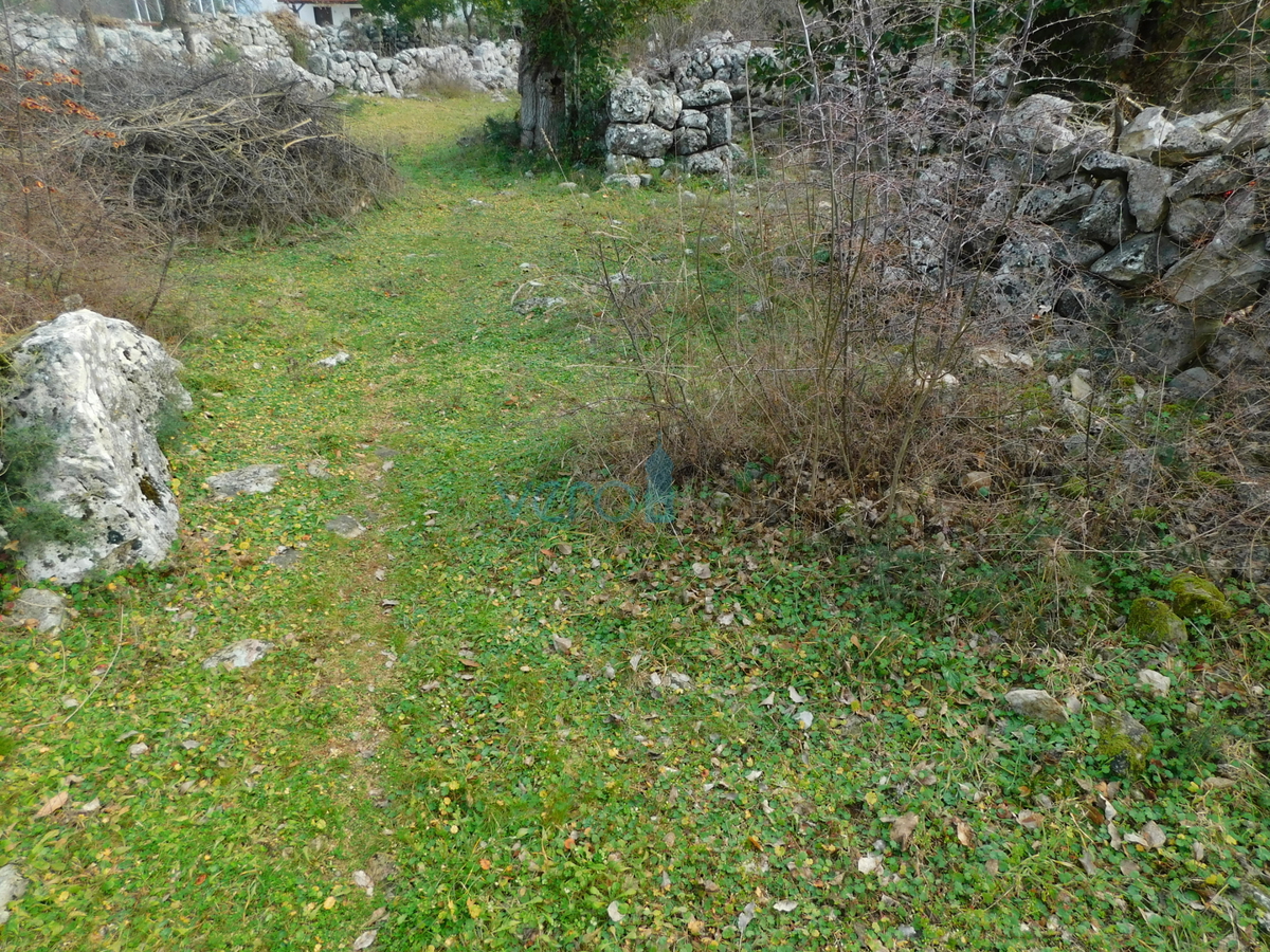 Otok Krk, Dobrinj, stara hiša za obnovo, prodamo
