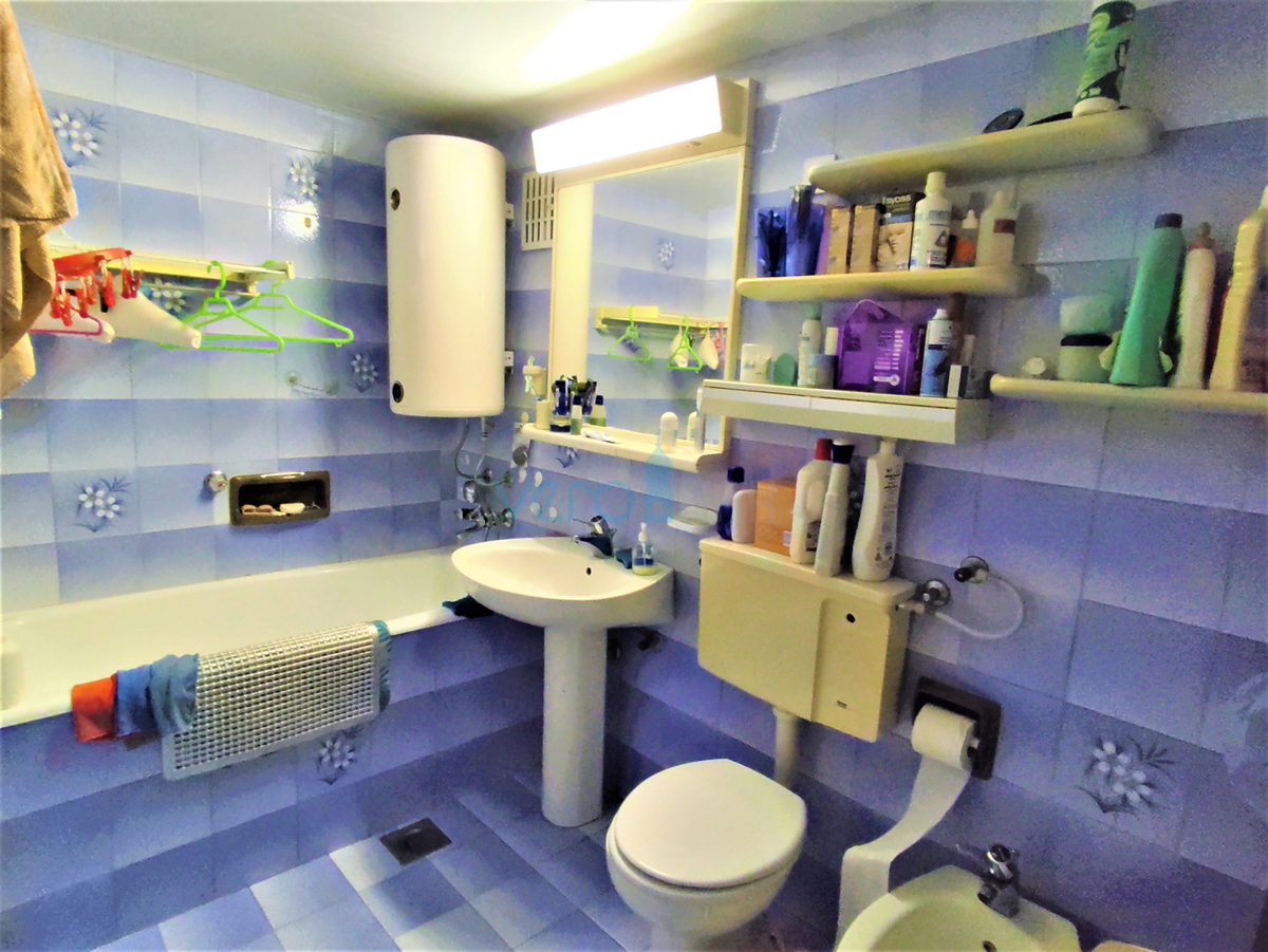 Crikvenica - samostojna hiša z apartmajem na prostranem vrtu, prodamo