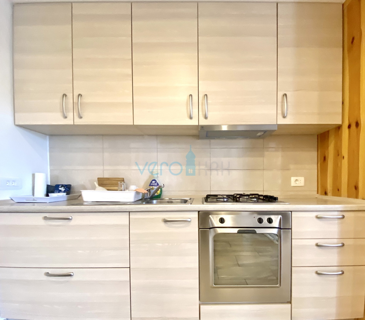 Dobrinj, okolica, Samostojna hiša z dvema apartmajema in vrtom, prodamo