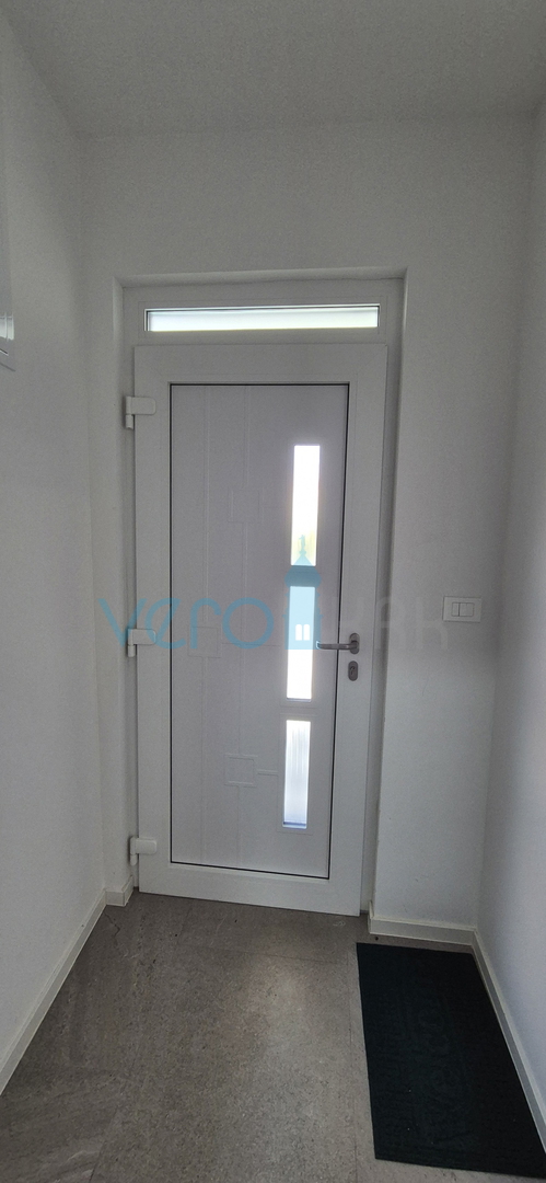 Otok Krk, Malinska, moderna dvojna hiša s bazenom, vrt, razgled, prodaja