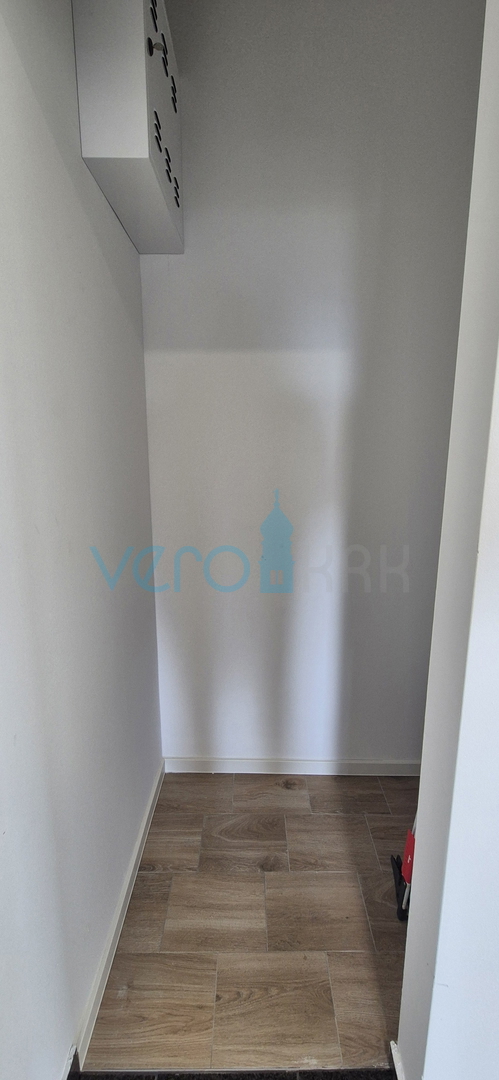 Otok Krk, Malinska, moderna dvojna hiša s bazenom, vrt, razgled, prodaja