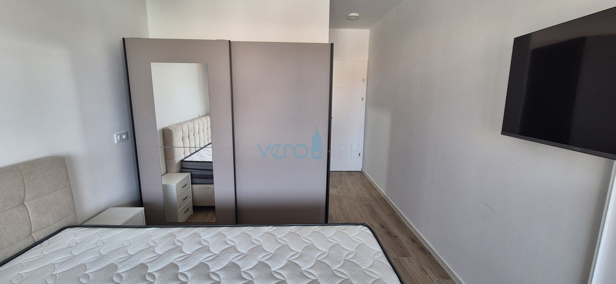 Otok Krk, Malinska, moderna dvojna hiša s bazenom, vrt, razgled, prodaja