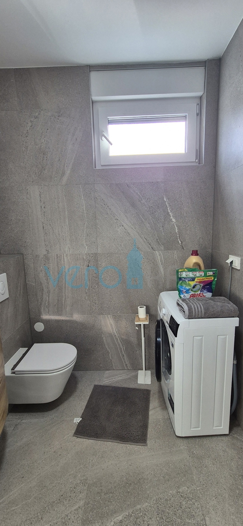 Otok Krk, Malinska, moderna dvojna hiša s bazenom, vrt, razgled, prodaja