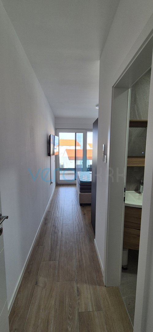 Otok Krk, Malinska, moderna dvojna hiša s bazenom, vrt, razgled, prodaja