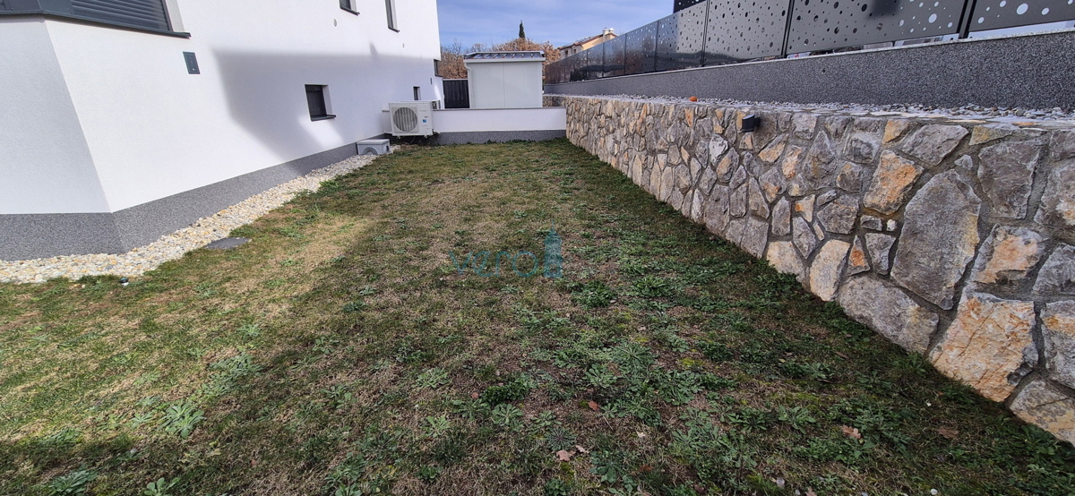 Otok Krk, Malinska, moderna dvojna hiša s bazenom, vrt, razgled, prodaja