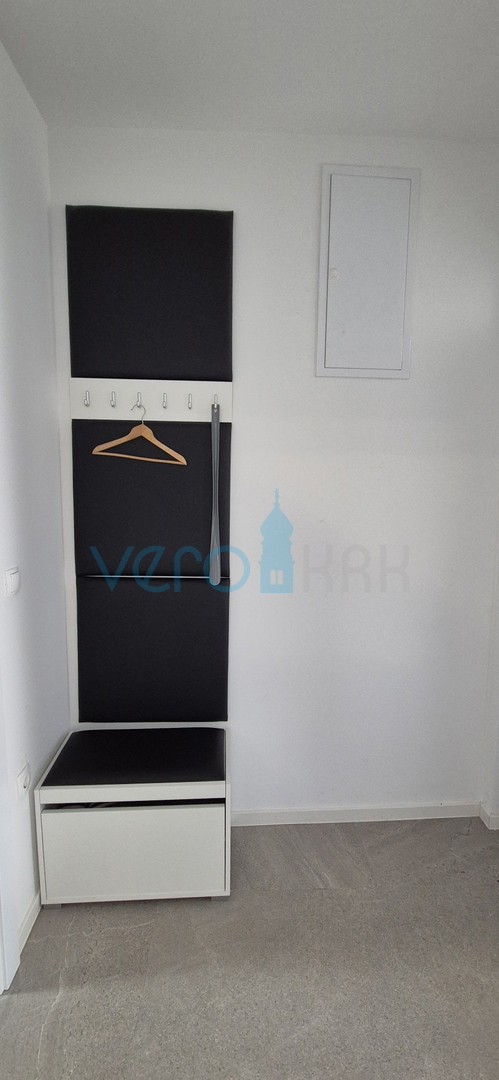 Otok Krk, Malinska, moderna dvojna hiša s bazenom, vrt, razgled, prodaja