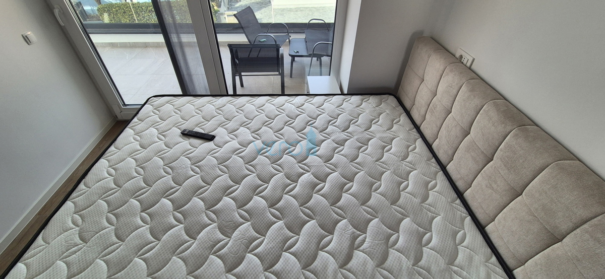 Otok Krk, Malinska, moderna dvojna hiša s bazenom, vrt, razgled, prodaja