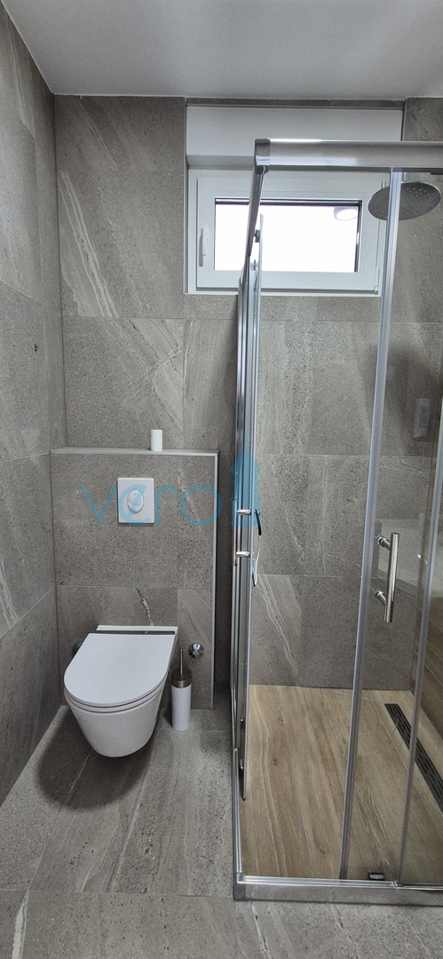 Otok Krk, Malinska, moderna dvojna hiša s bazenom, vrt, razgled, prodaja