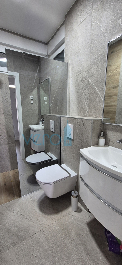 Otok Krk, Malinska, moderna dvojna hiša s bazenom, vrt, razgled, prodaja