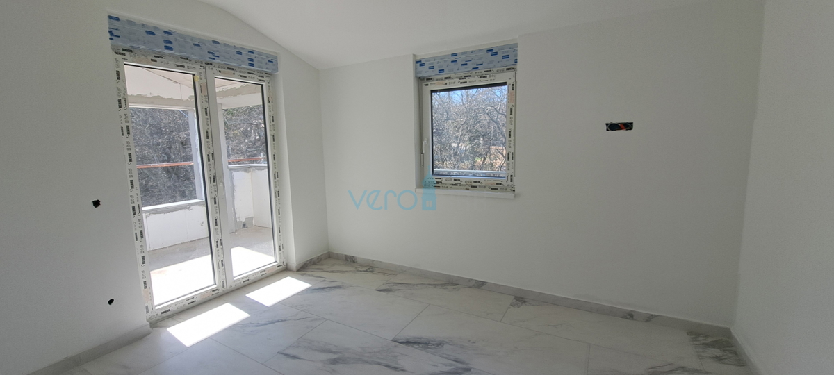 Uvala Soline, otok Krk, okolica, dvosobno stanovanje v 2. nadstropju, terasa, novogradnja, prodaja