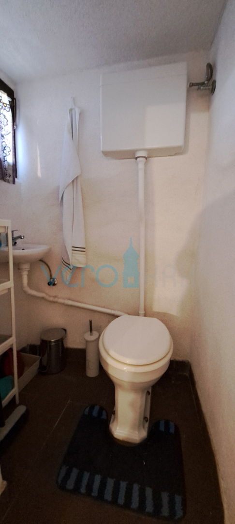 Otok Krk, Omišalj, šarmantna vrstna hiša v stari mestni jedri, pogled, prodaja