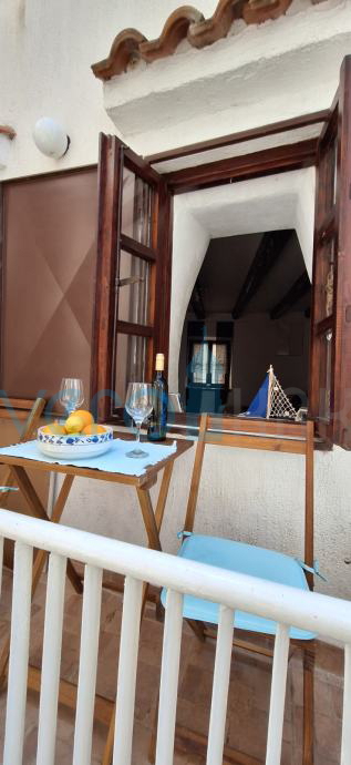 Otok Krk, Omišalj, šarmantna vrstna hiša v stari mestni jedri, pogled, prodaja