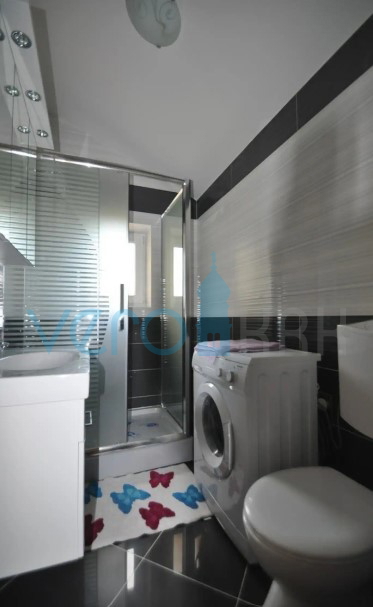 Otok Krk, Vrbnik, Mansardni apartma 90m2 s pogledom na morje, prodamo