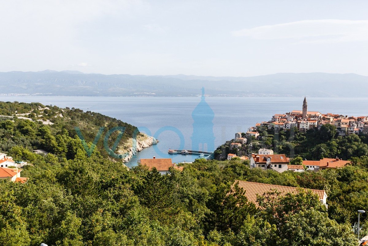 Otok Krk, Vrbnik, Mansardni apartma 90m2 s pogledom na morje, prodamo