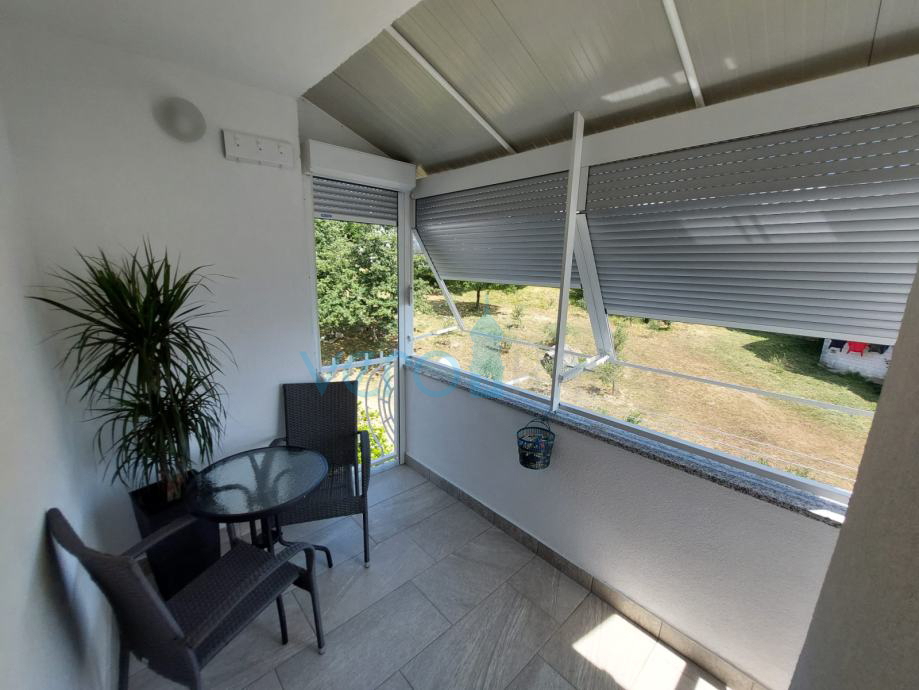 Omišalj, Njivice, Apartma 47 m2 na odlični lokaciji blizu morja, prodamo