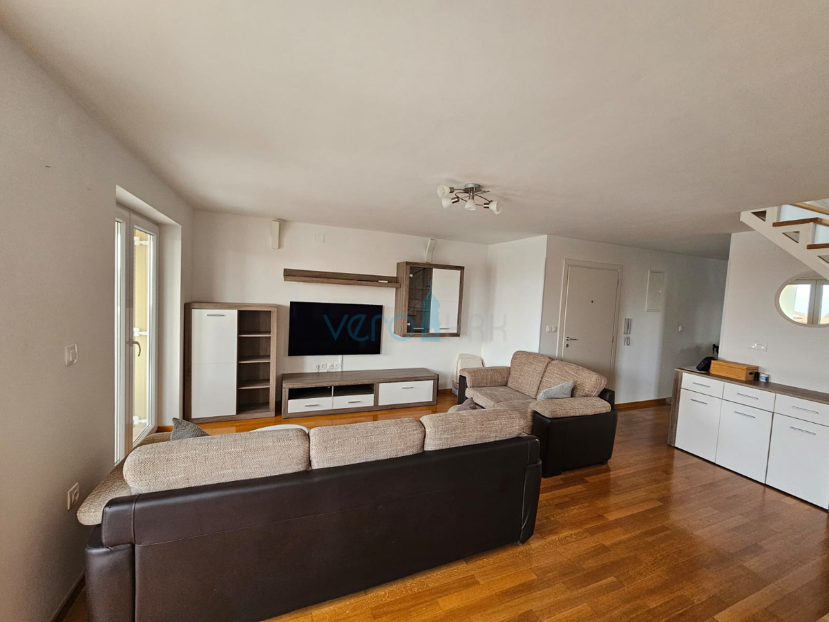Malinska, blizu centra, Lep dvoetažni apartma 100 m2 z odprtim pogledom na morje, prodamo