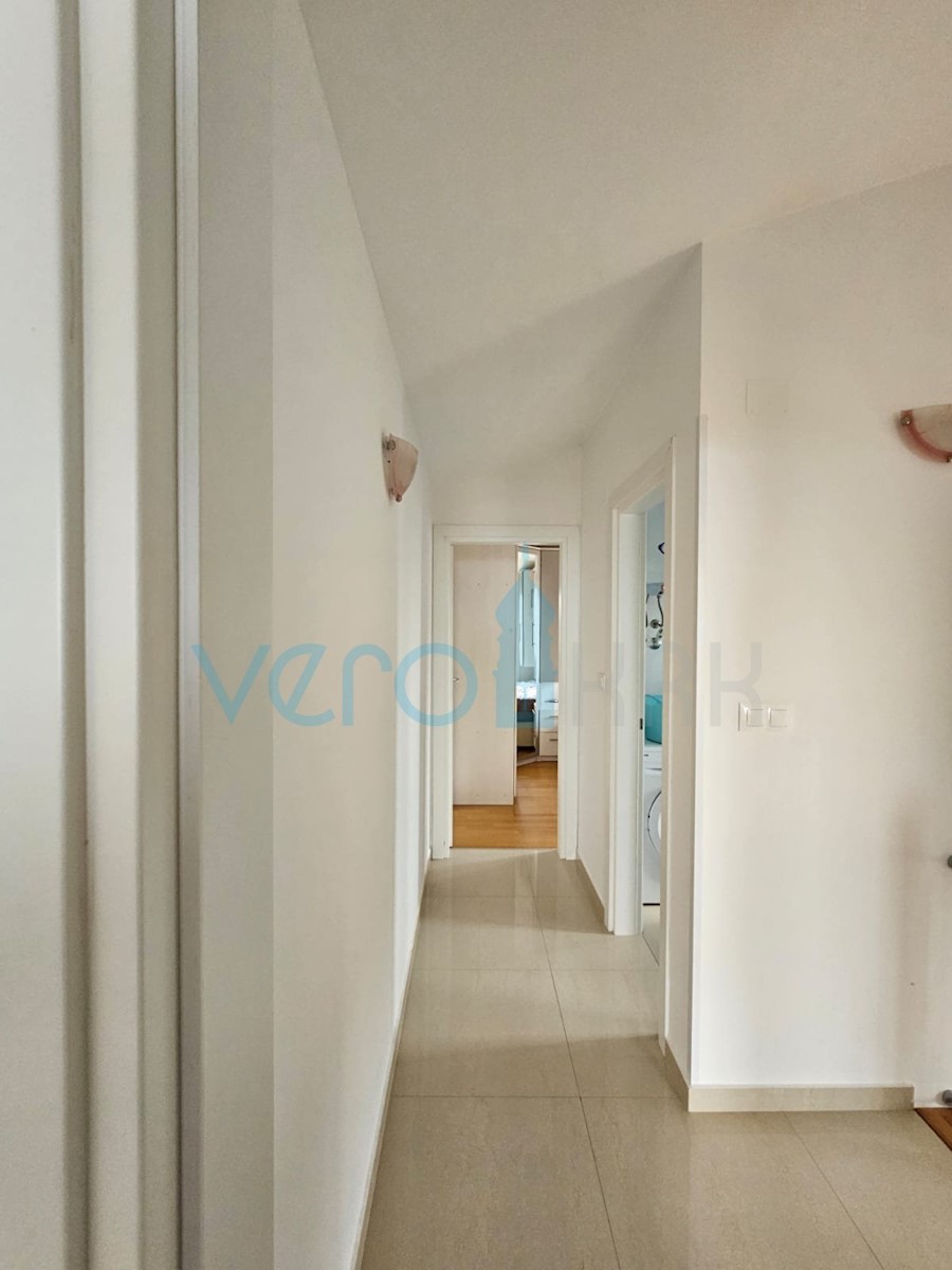 Malinska, blizu centra, Lep dvoetažni apartma 100 m2 z odprtim pogledom na morje, prodamo