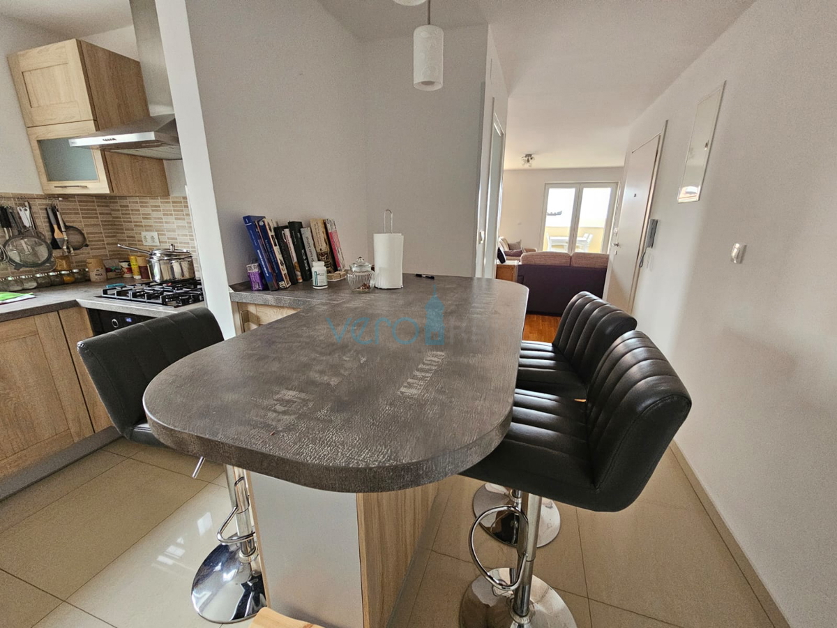 Malinska, blizu centra, Lep dvoetažni apartma 100 m2 z odprtim pogledom na morje, prodamo