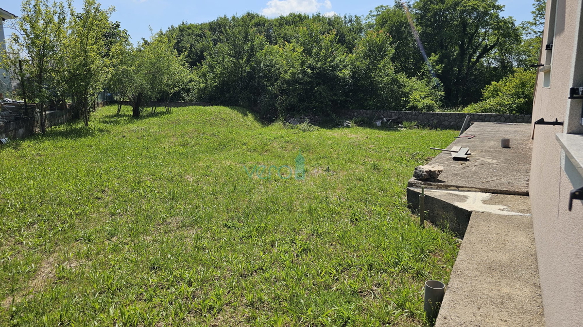 Otok Krk, Dobrinj, dvojna hiša z dvema stanovanjema 130 m2, zemljišče 300 m2, prodaja