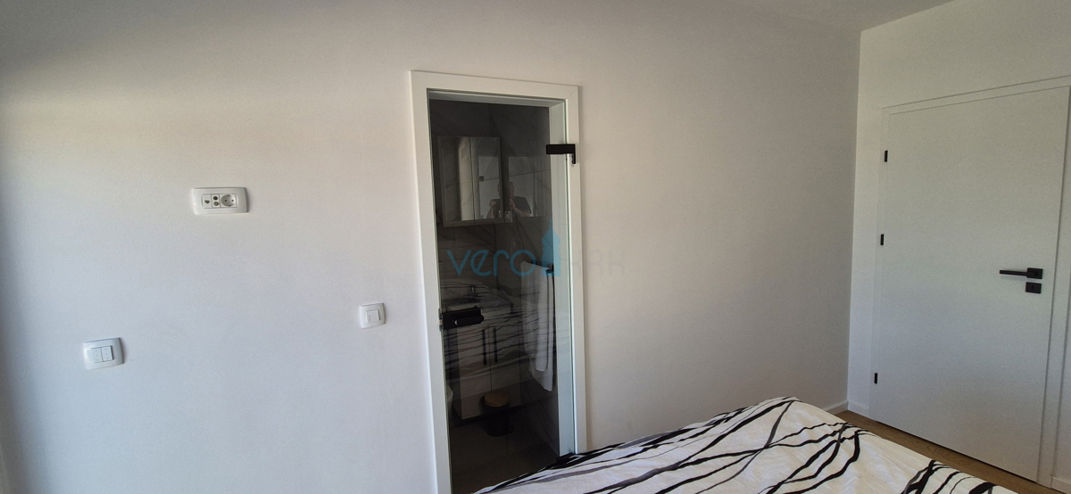 Malinska, središče, novogradnja, dvojna hiša s bazenom, pogled na morje, vrt, prodaja